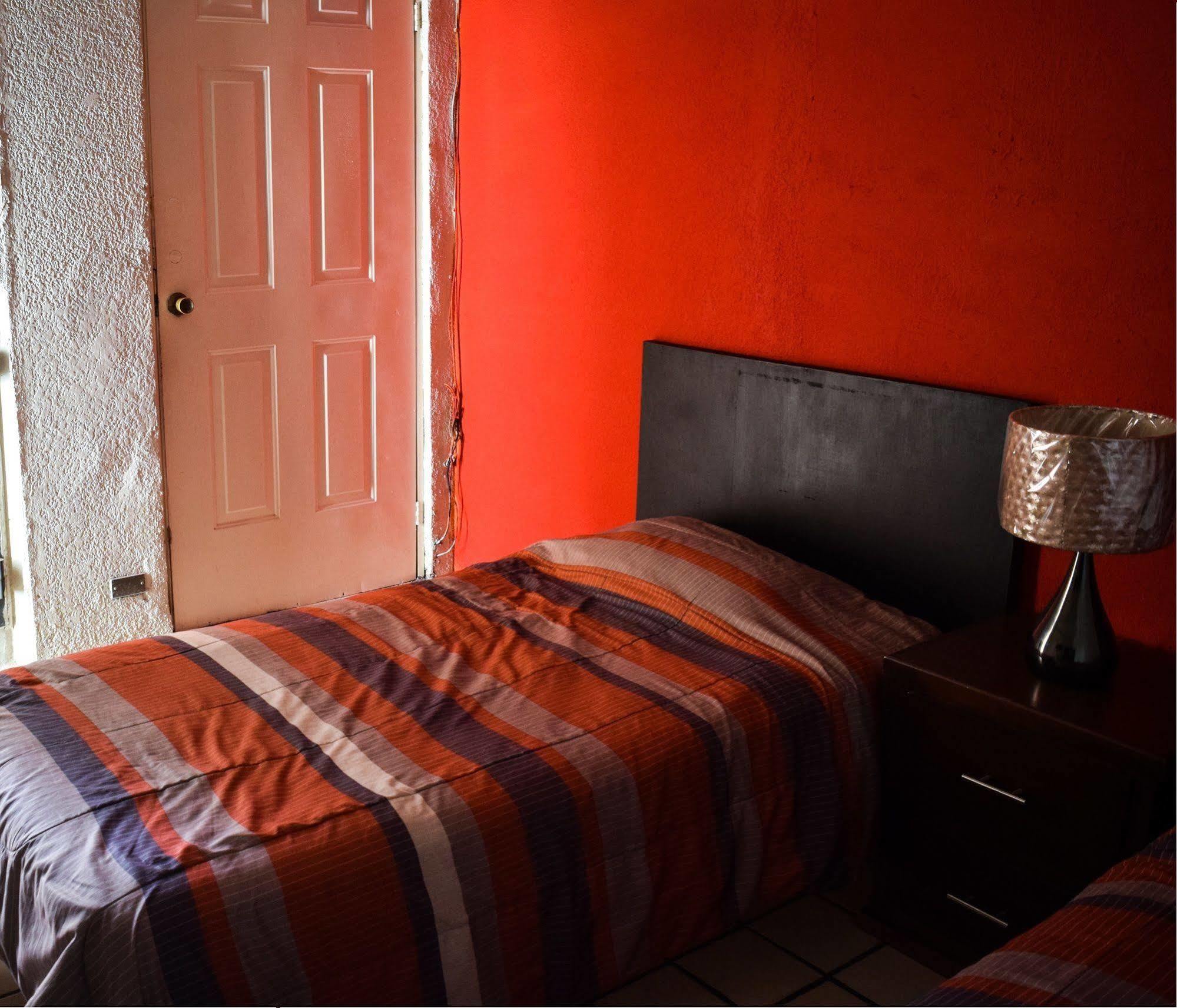 Econosuites Monterrey Eksteriør bilde